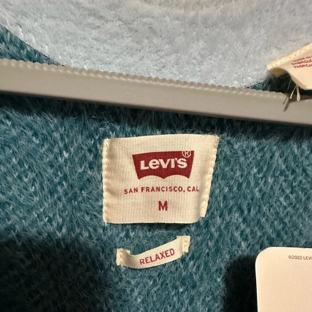 Levi’s Coit Boxy Cardigan Sweater Size Medium Unisex‎ Preppy Soft Stretchy